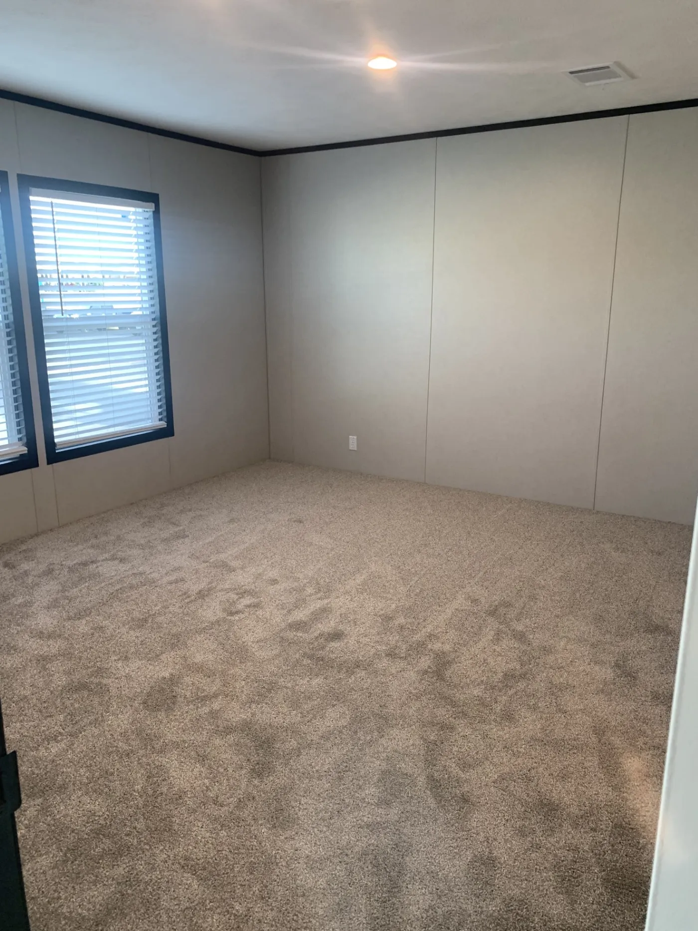 Large primary bedroom - Large walk-in closet located in bathroom. 