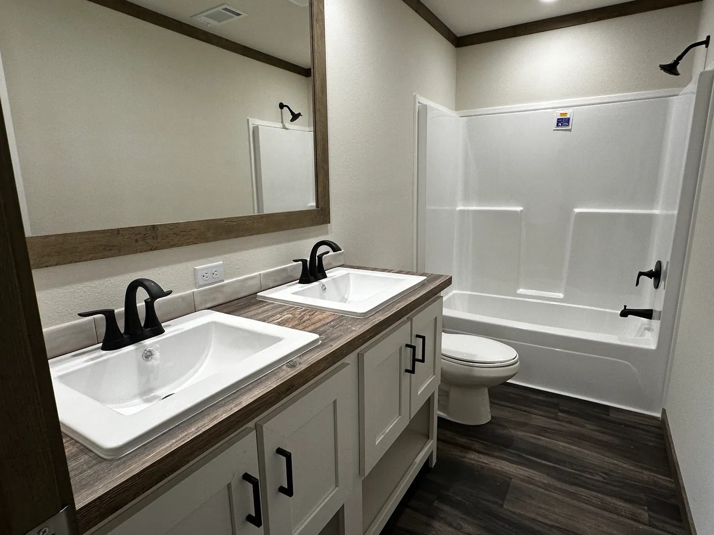 Home on Sale! Tape and Textured, built in fireplace, Quartz Island, Walk in Pantry, Mud Room