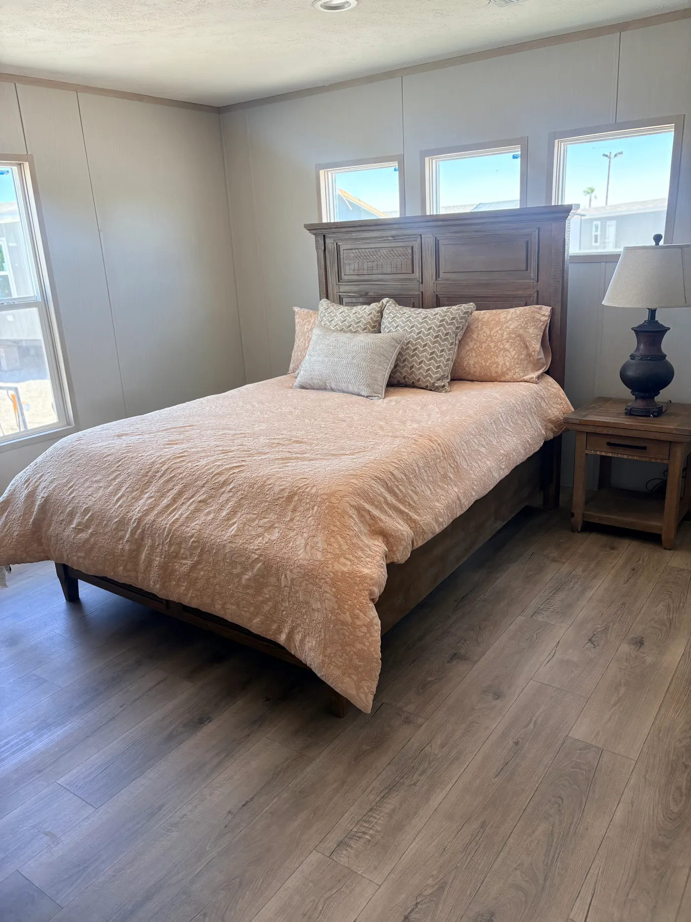 FURNITURE INCLUDED*