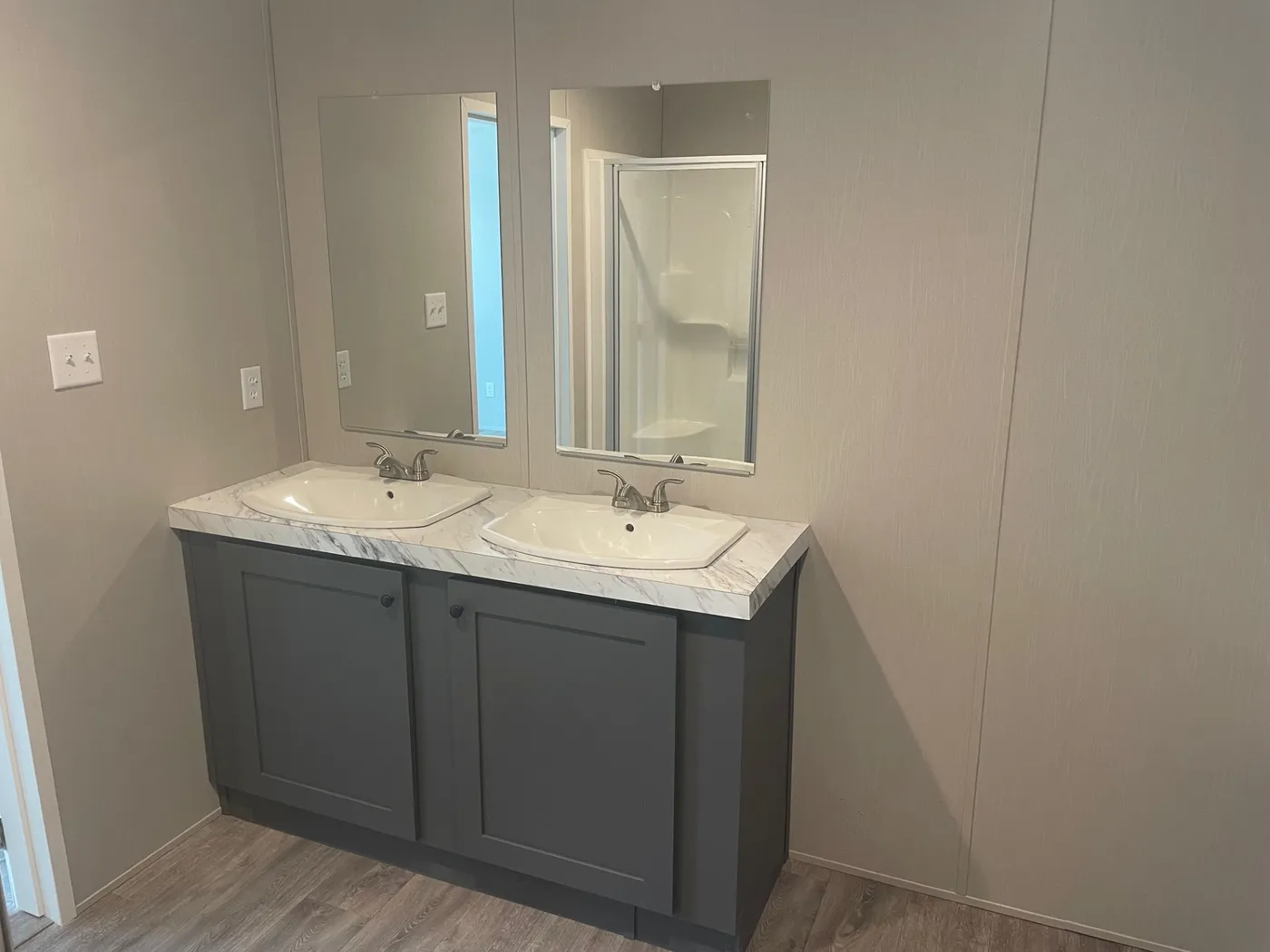 Dual vanity so everyone can get ready!
