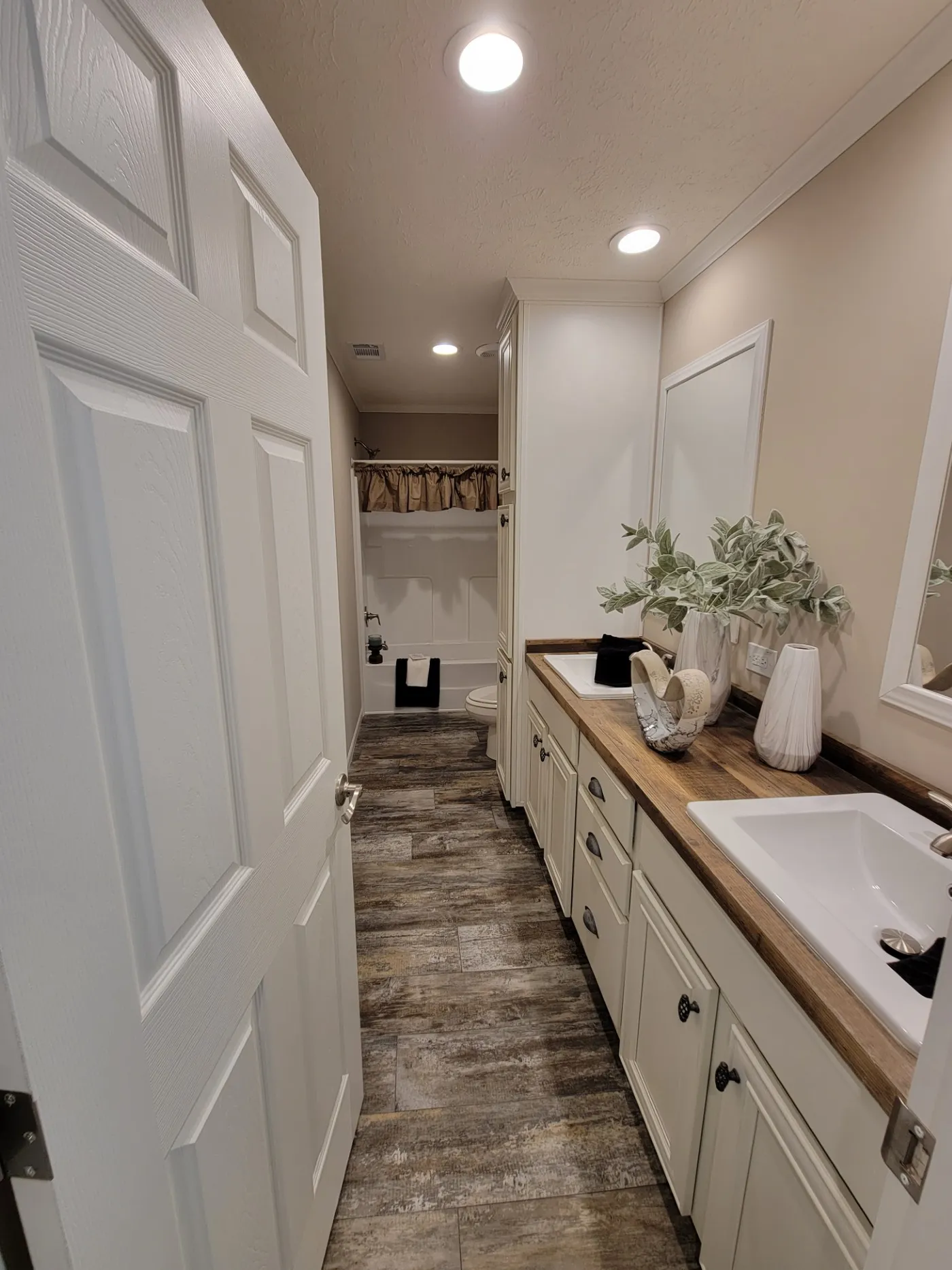2nd Bathroom
