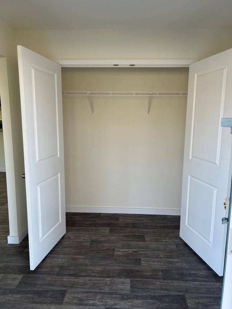 Move IN Ready IN Laurel De

this Beautiful 1,584 SP. FT. Modular
home FEATURES:
3 Bedrooms, 2 Bathrooms
attached 2-CAR Garage, Stunning Kitchen,
walk-IN Closet, One-Floor Open Floor Plan
covered Front Porch
call 302-846-9100 Today FOR More Details 