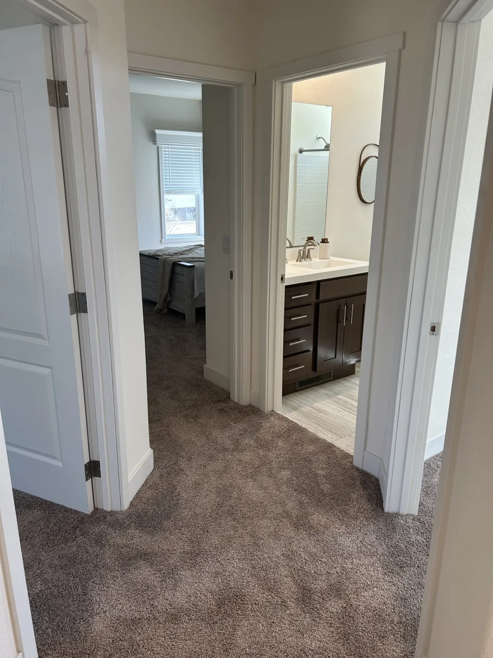The hallway & layout of the bedrooms and guest bathroom