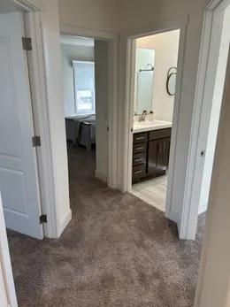 The hallway & layout of the bedrooms and guest bathroom