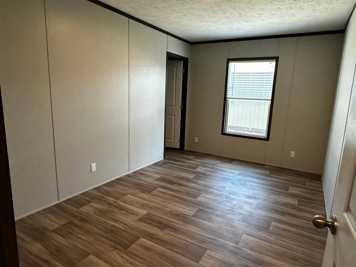 extra wide doublewide mobile home, 32x52 manufactured home, SmartPanel siding mobile home, open floorplan manufactured home, energy-efficient doublewide, walk-in shower mobile home, walk-in closet master bedroom, spacious manufactured home for sale.
