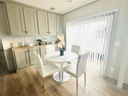 Spacious room with Sliding glass door