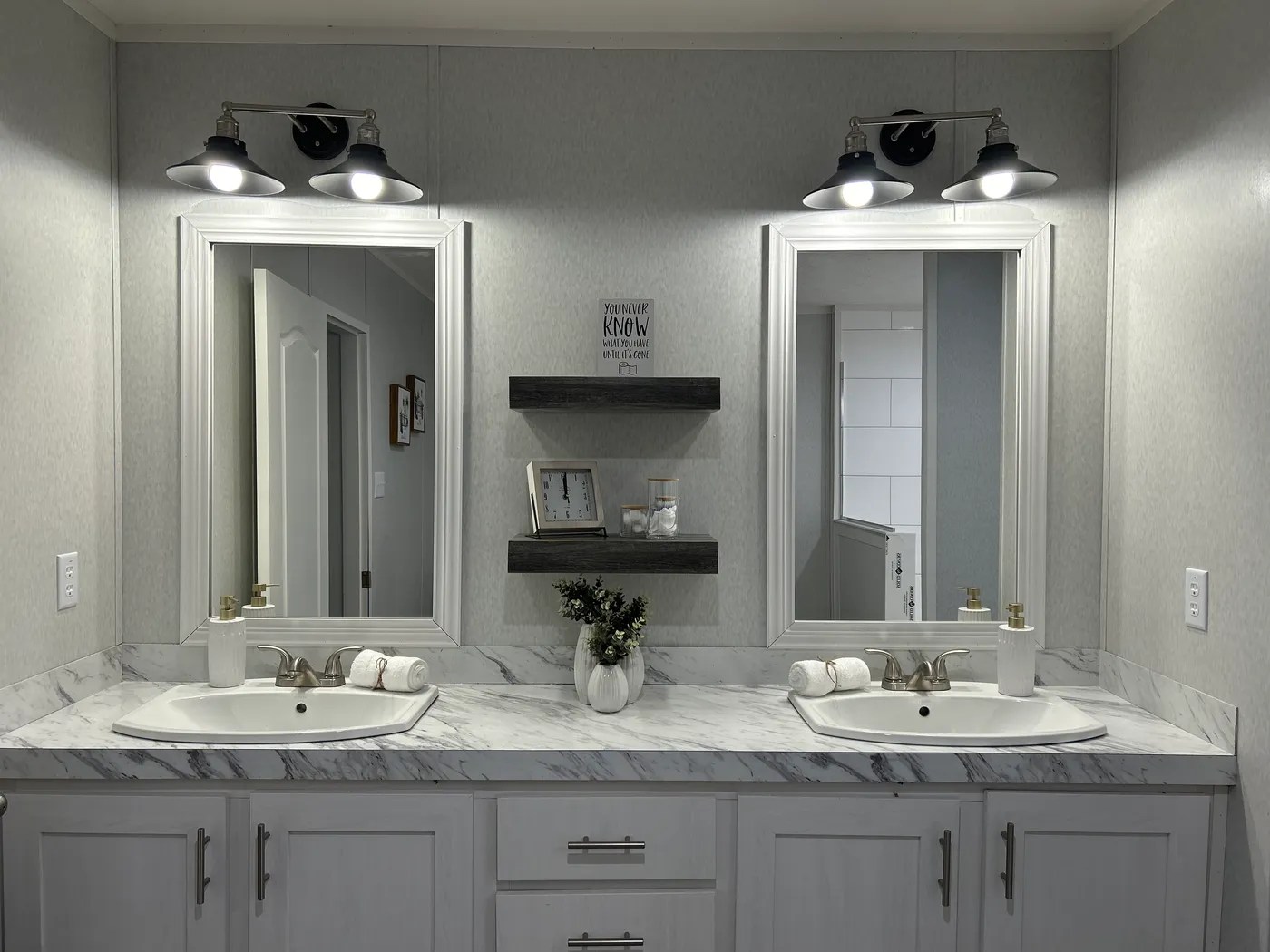 DOUBLE SINKS IN PRIMARY BATH