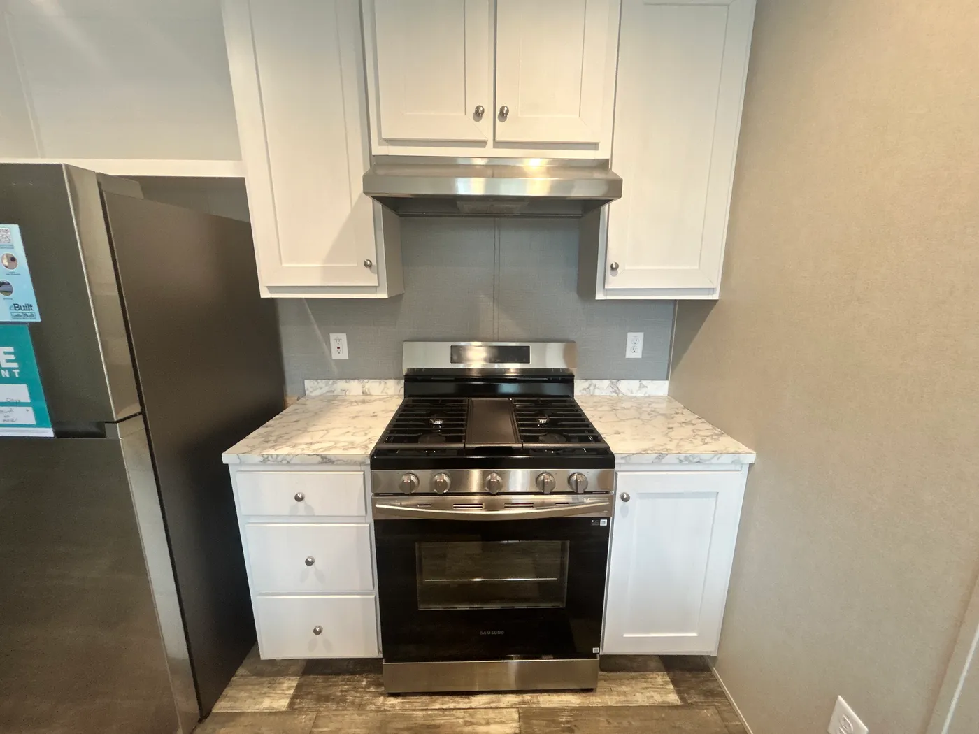 A closer look at the appliances. 