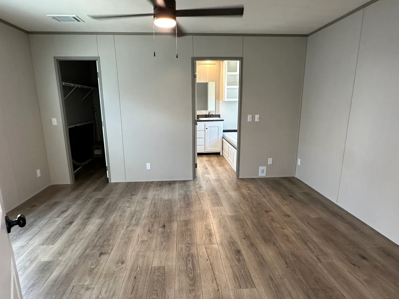 Introducing The Harvest, a beautiful 3 bedroom, 2 bathroom manufactured home with 1,216 sq. ft. of comfortable living space. This home is packed with popular upgrades, including a stainless steel farmhouse sink, a spacious kitchen design, built-in entertainment system, and upflow vents for added comfort and better furniture placement.

The private primary suite features a large garden soaking tub and separate walk-in shower, giving you the perfect place to relax after a long day. On the outsid