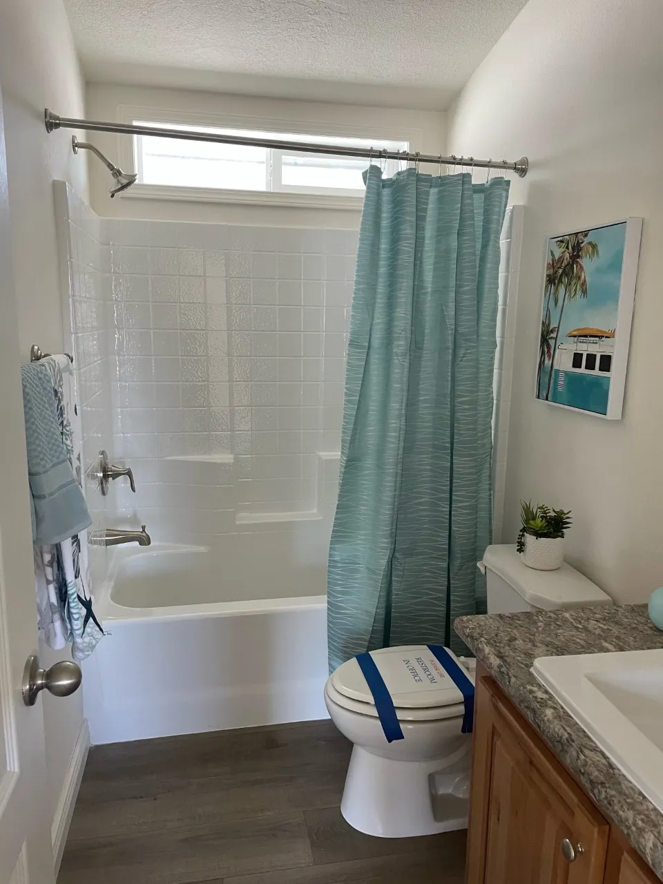 Tub/shower combo in guest bathroom