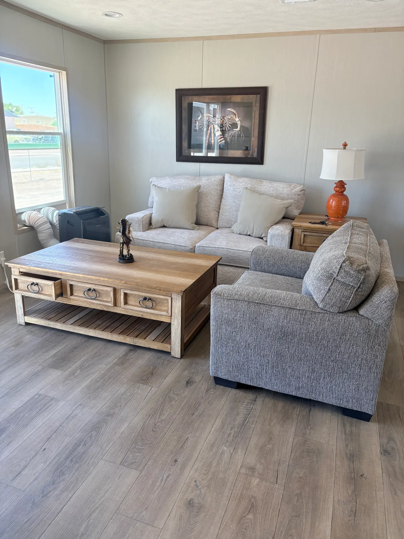 FURNITURE INCLUDED*