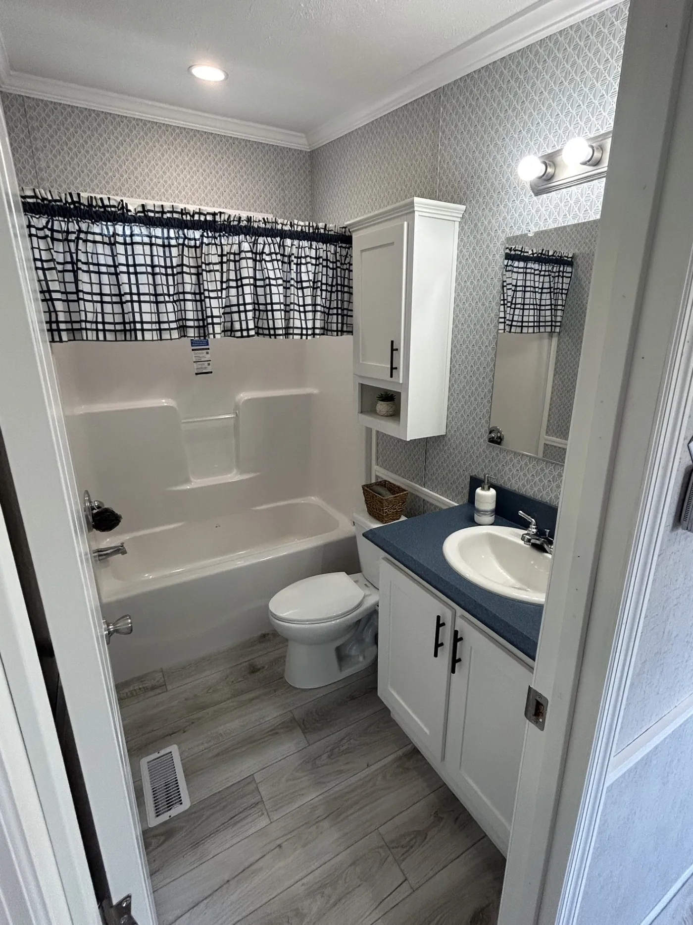 2nd Bathroom