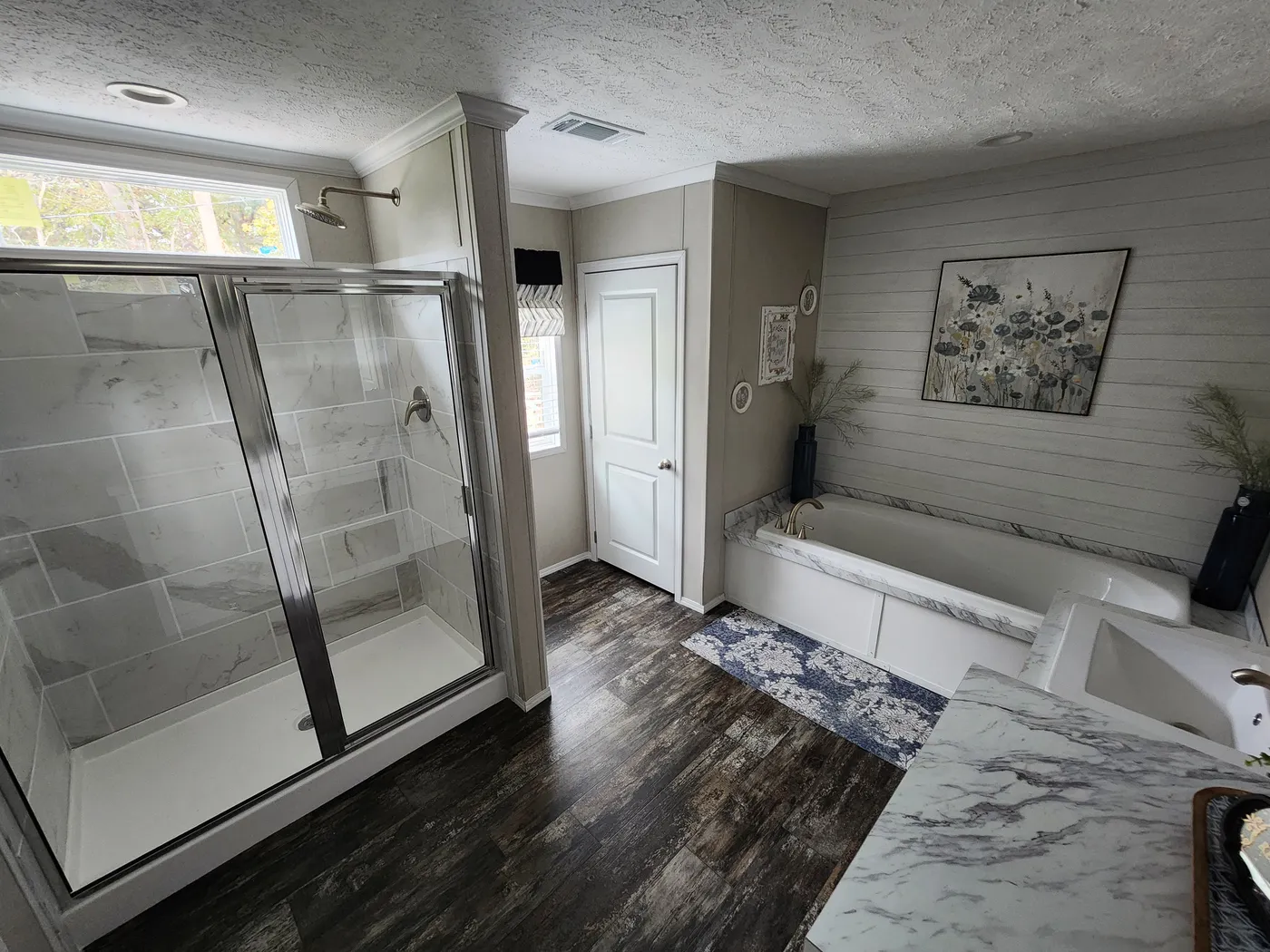 Optional Glamour bath with extra optional windows