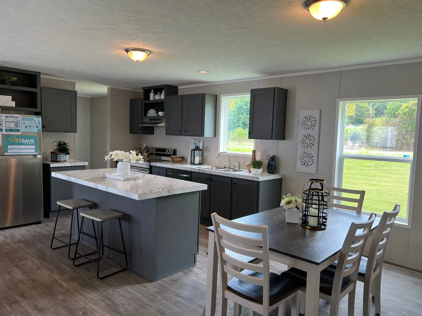 Dining Room Area 