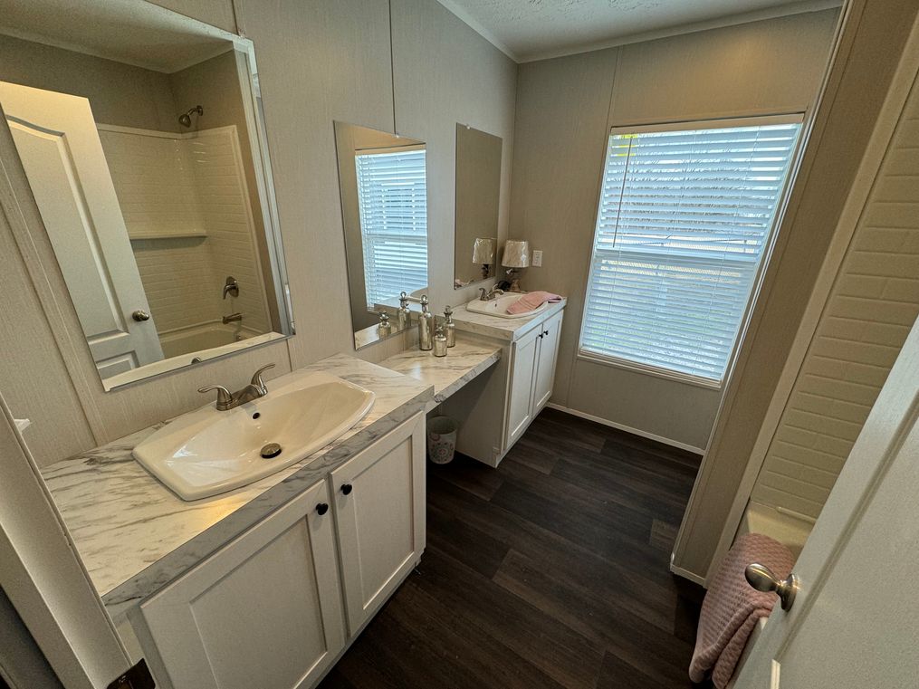 Double vanity. Shower / tub combo.