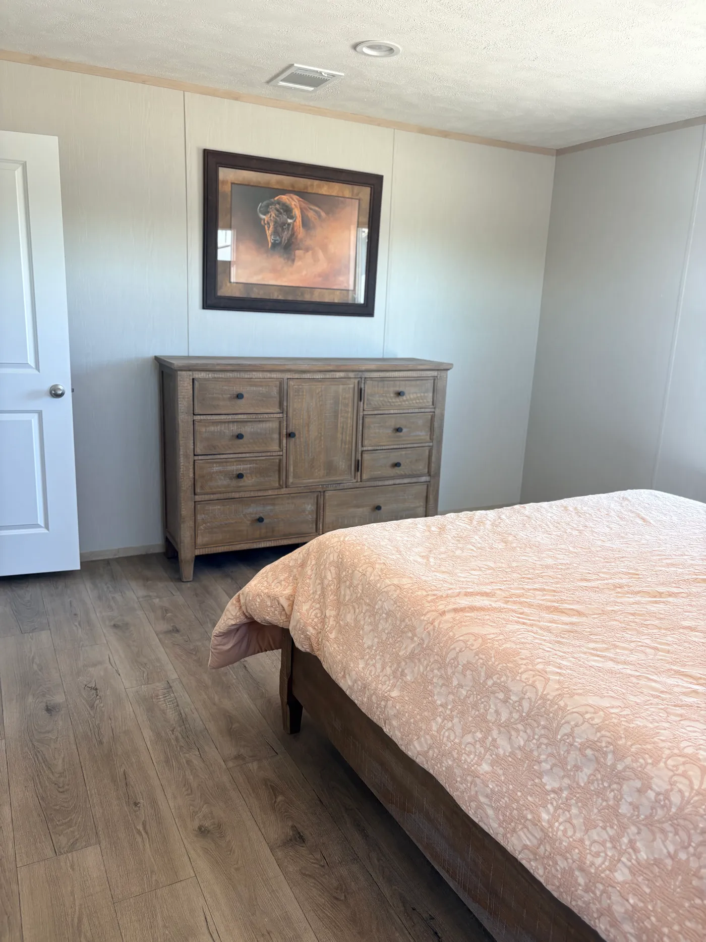FURNITURE INCLUDED*