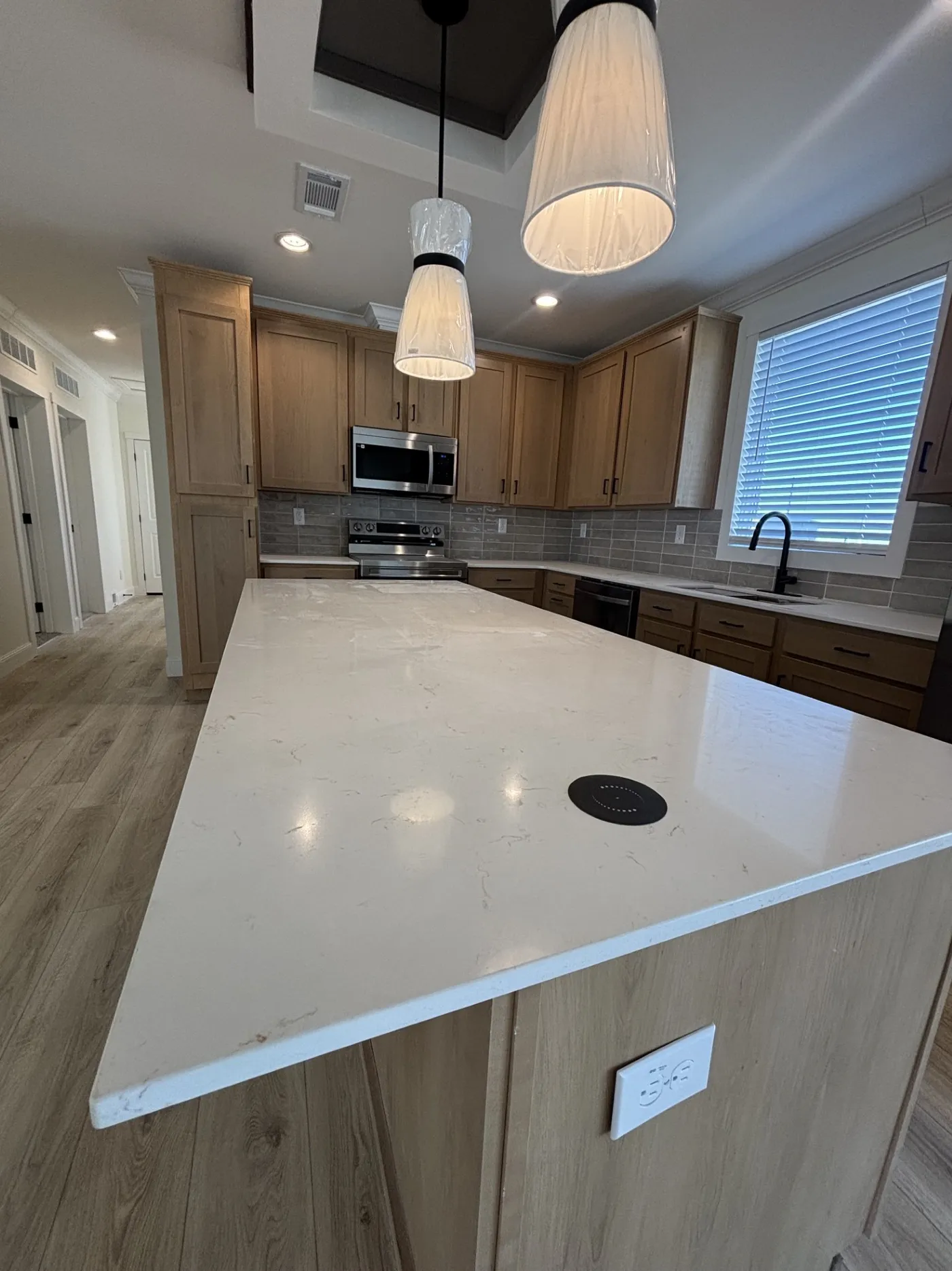 Quartz Island w/ Charger