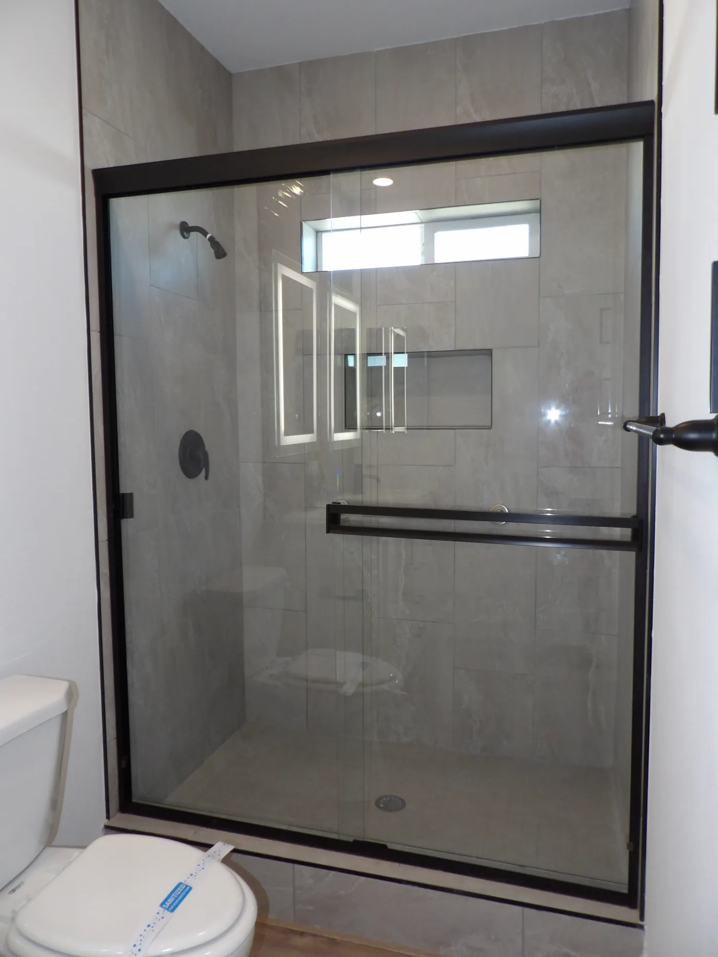 Lovely tiled Walk-in Shower with Shampoo Niche