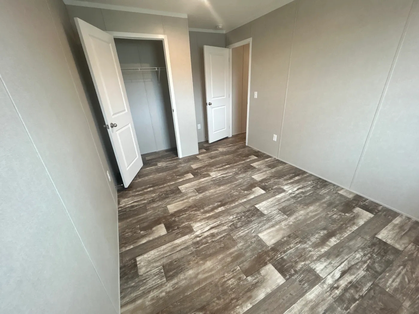 A view from side the bedroom with the closet. 
