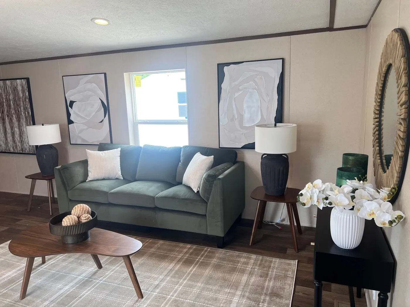 Living Room - Outlets every 6'