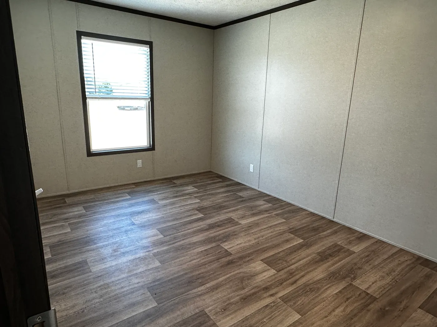 extra wide doublewide mobile home, 32x52 manufactured home, SmartPanel siding mobile home, open floorplan manufactured home, energy-efficient doublewide, walk-in shower mobile home, walk-in closet master bedroom, spacious manufactured home for sale.
