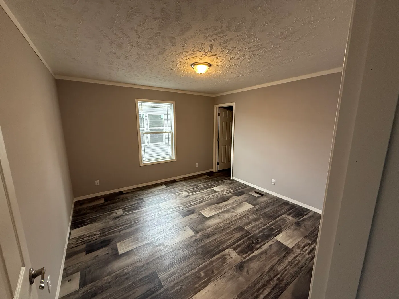 Spare bedroom 1/2