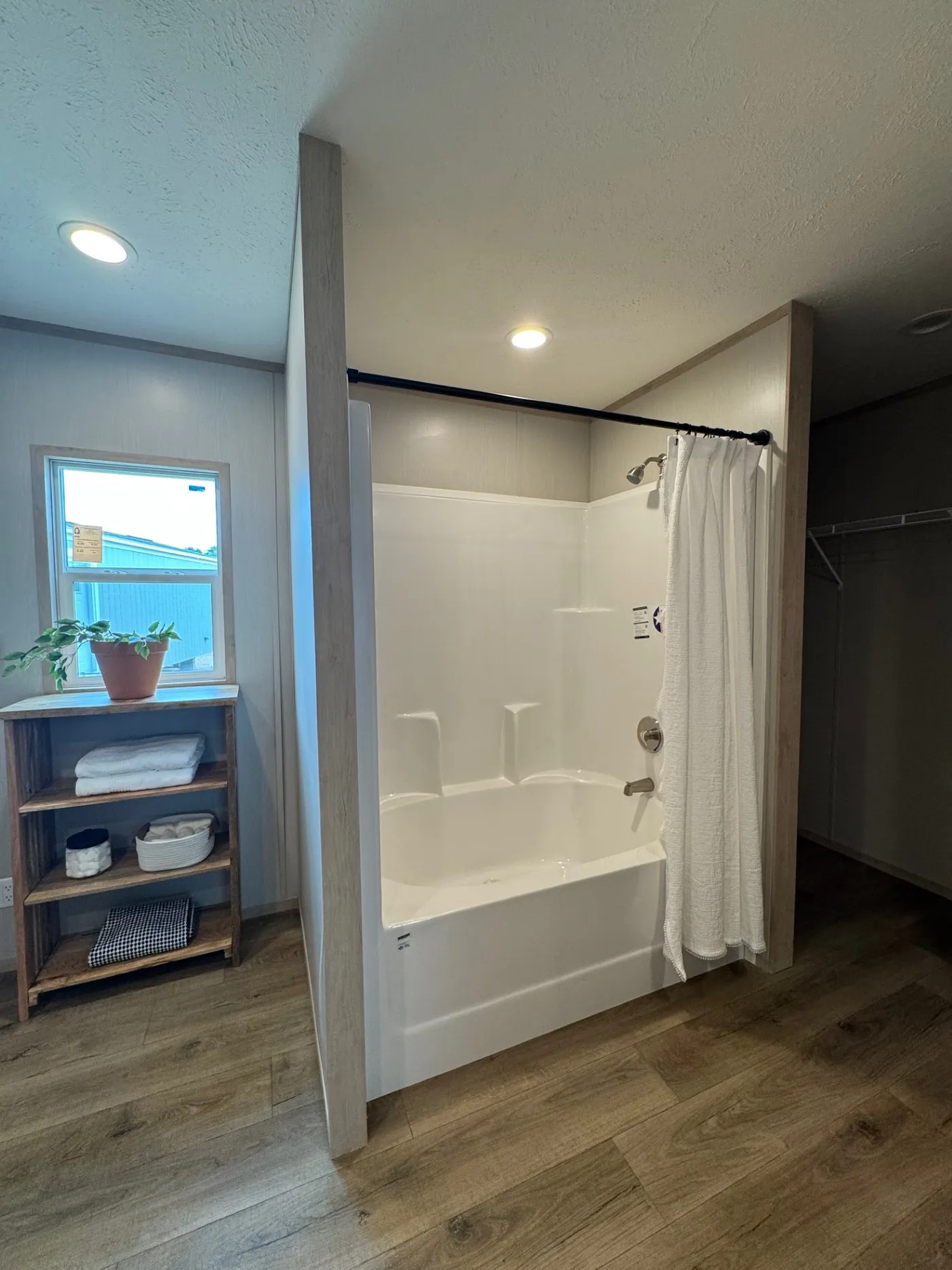 LARGE shower/tub combo