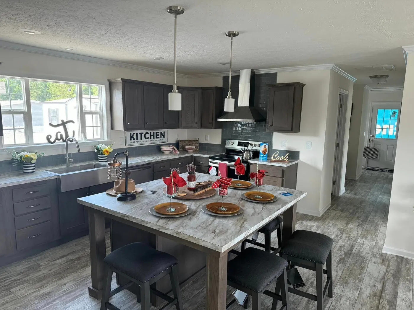 Kitchen has lots of cabinets and countertop space