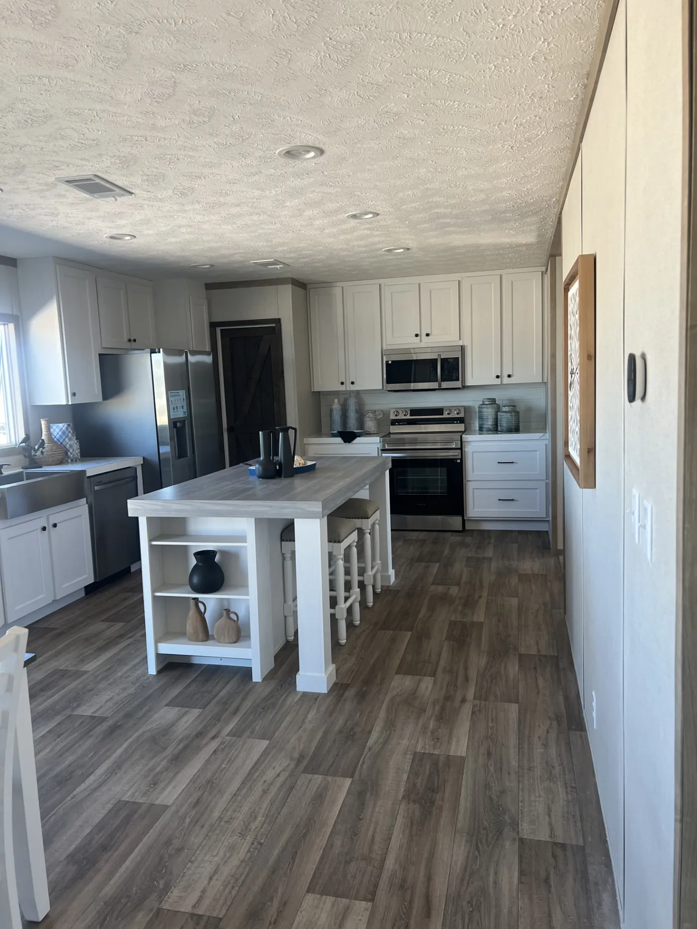 Walk in Pantry Huge Island Pot drawers Stainless upgraded Appliance Package