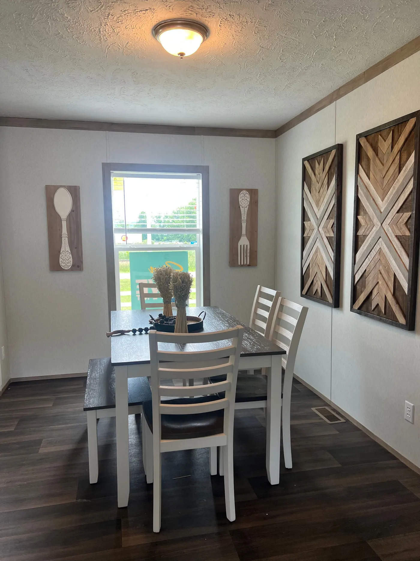 Dining Room Area - perfect for entertaining