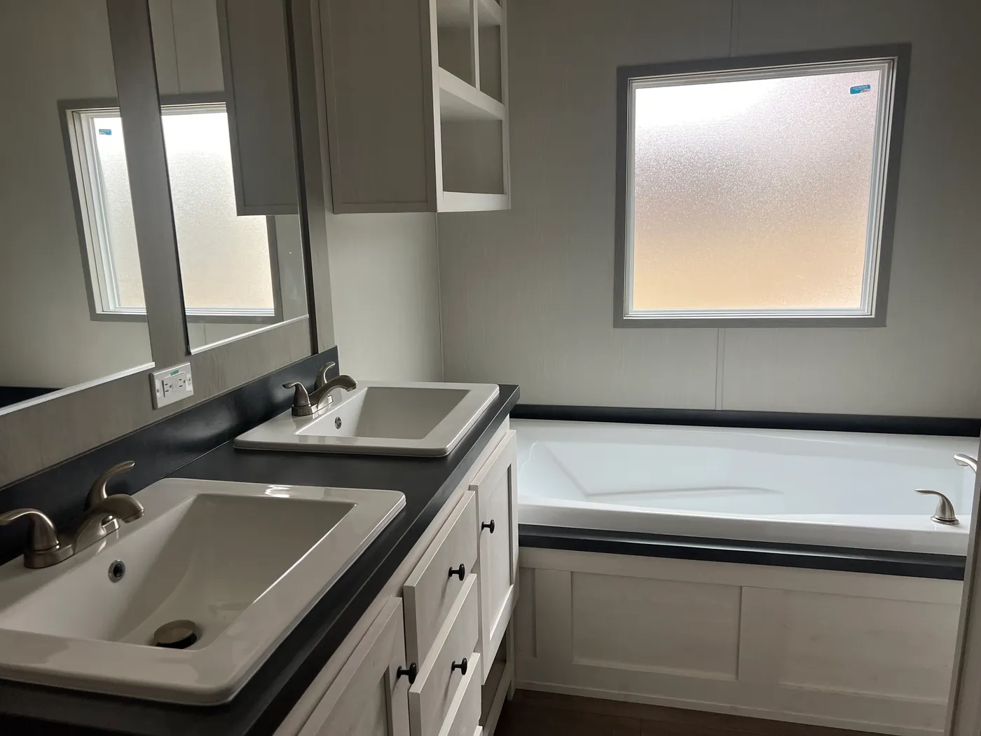 Manufacture Clayton Home Single wide 3bedrooms 2baths Primary bath