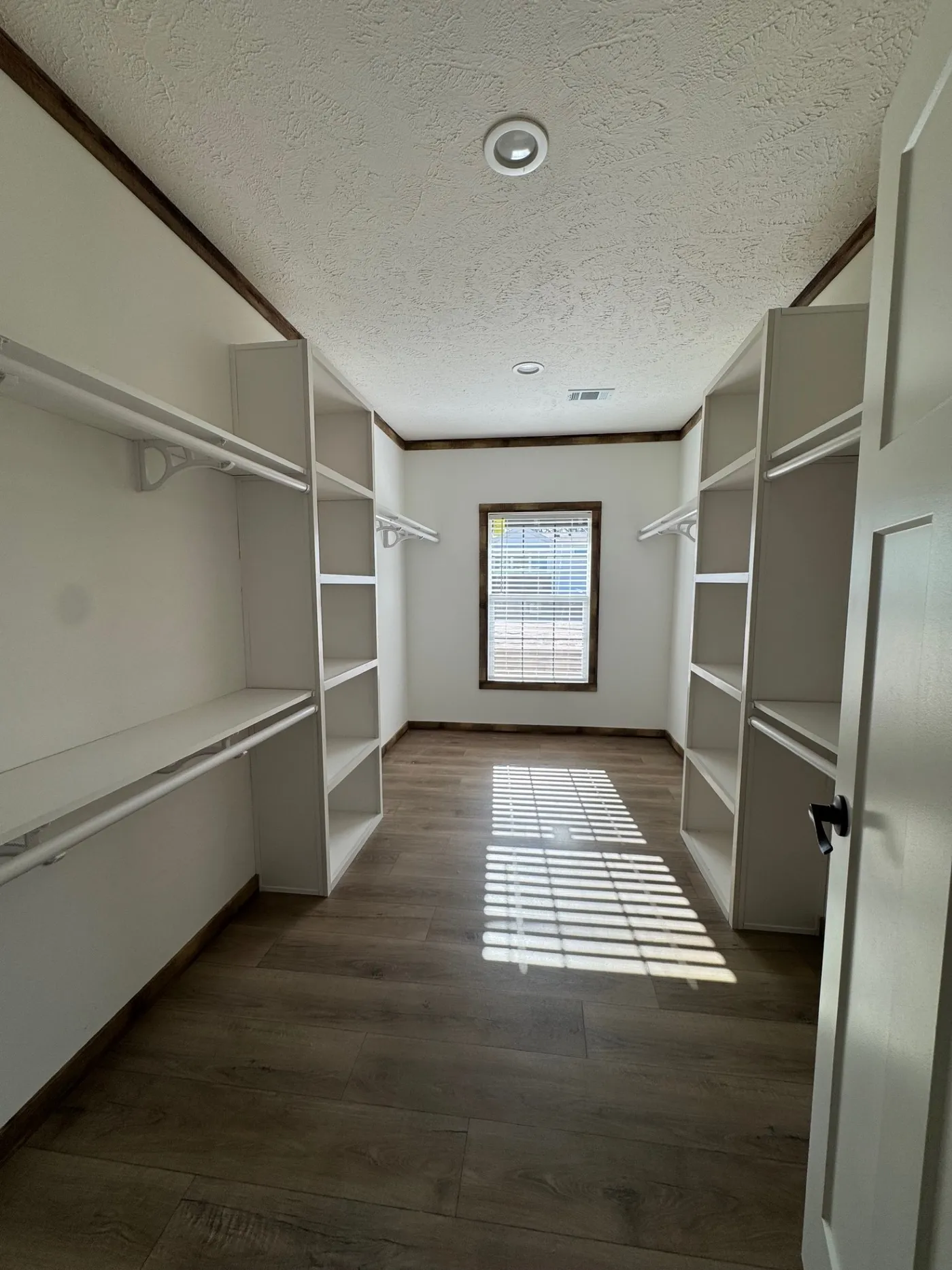 Primary bedrooms closet