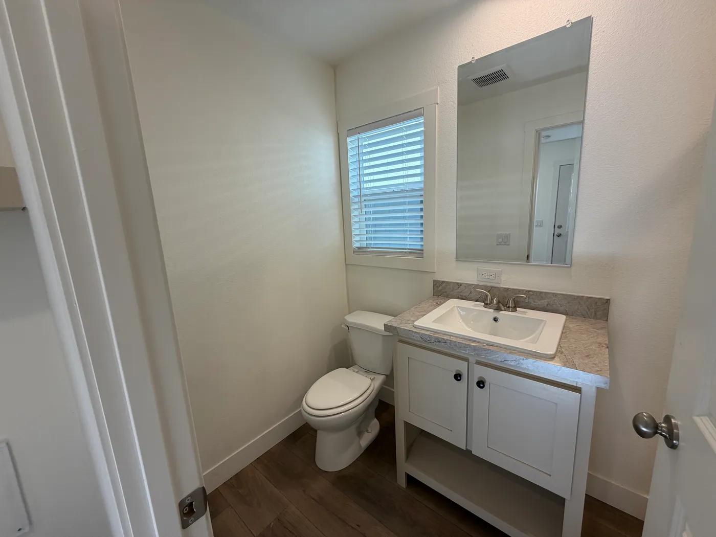 Primary/Guest Bathroom