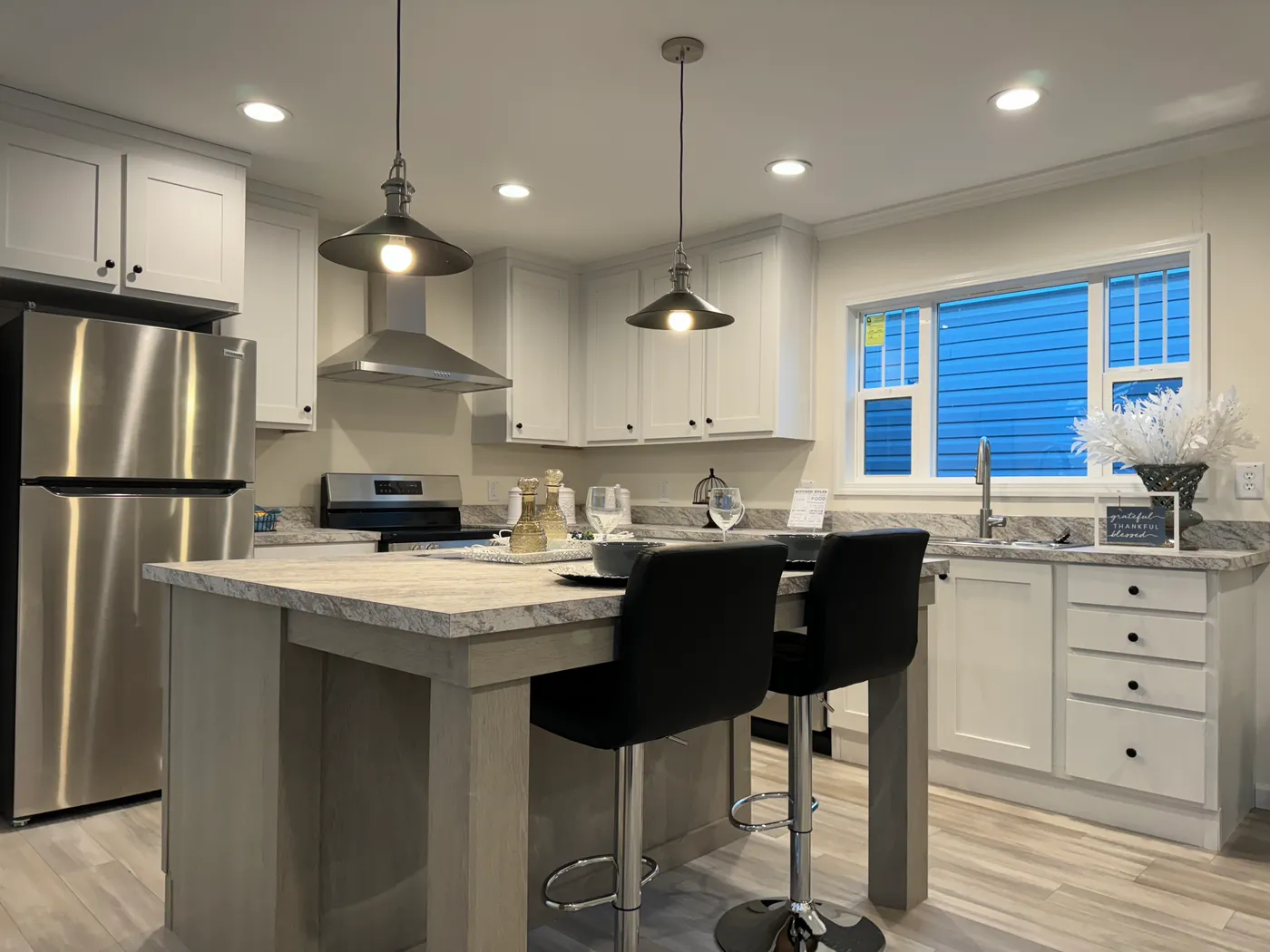 Beautiful Kitchen With Eat At Island!
