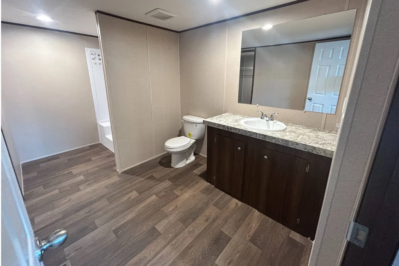 A full view of the main bathroom. 