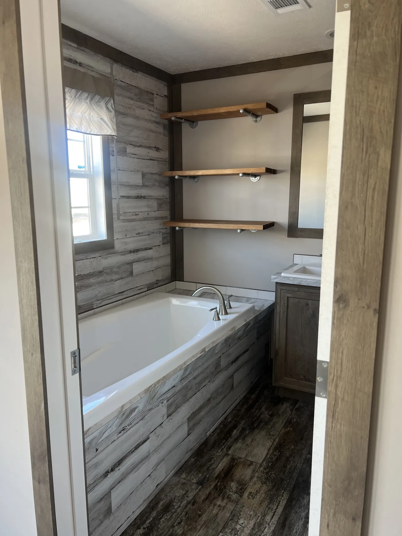 Large Sweet Retreat Tub, you can pick all your colors!