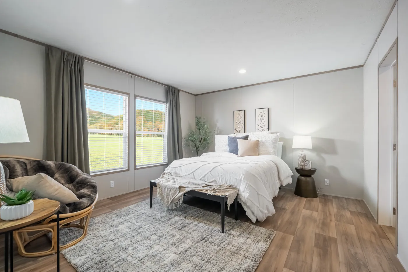 LARGE BEDROOM WITH FURNITURE