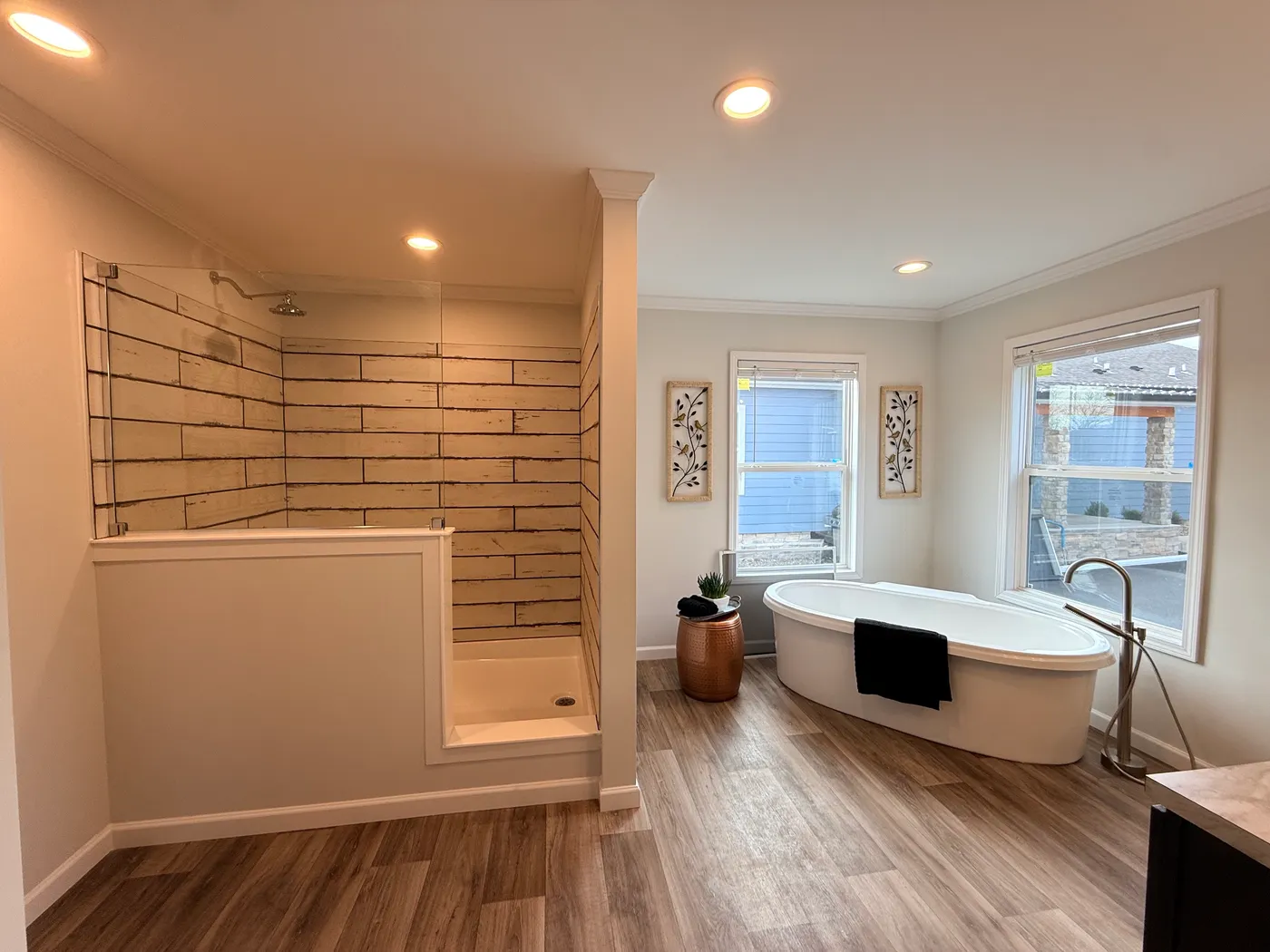 Soaker Tub and Tiled Shower features