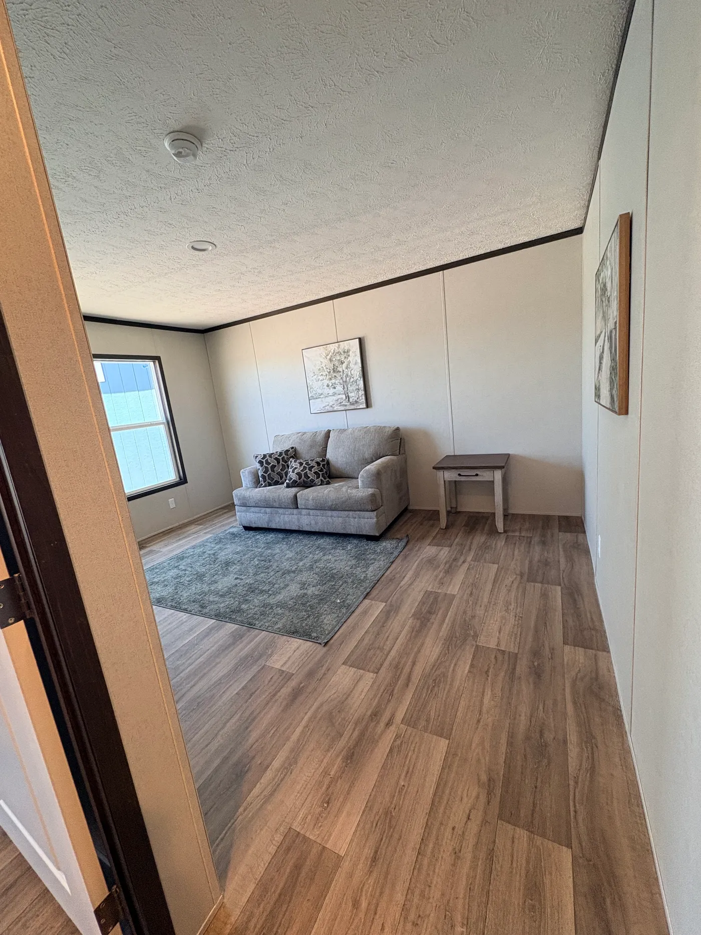 FURNITURE INCLUDED*