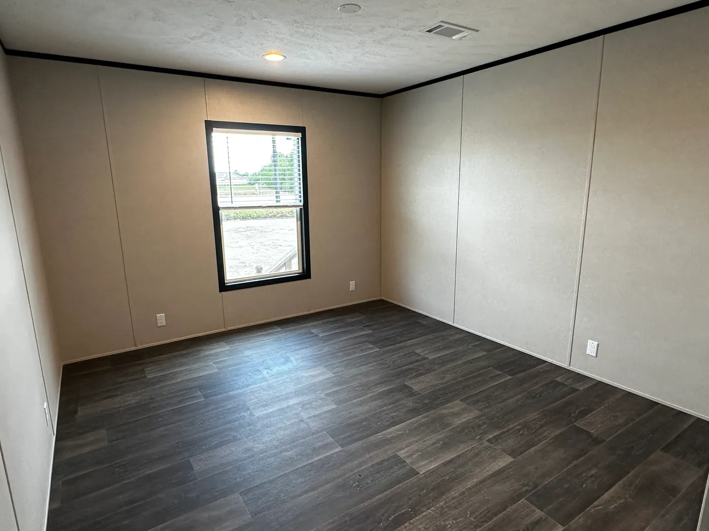 Home on Sale! Tape and Textured, built in fireplace, Quartz Island, Walk in Pantry, Mud Room