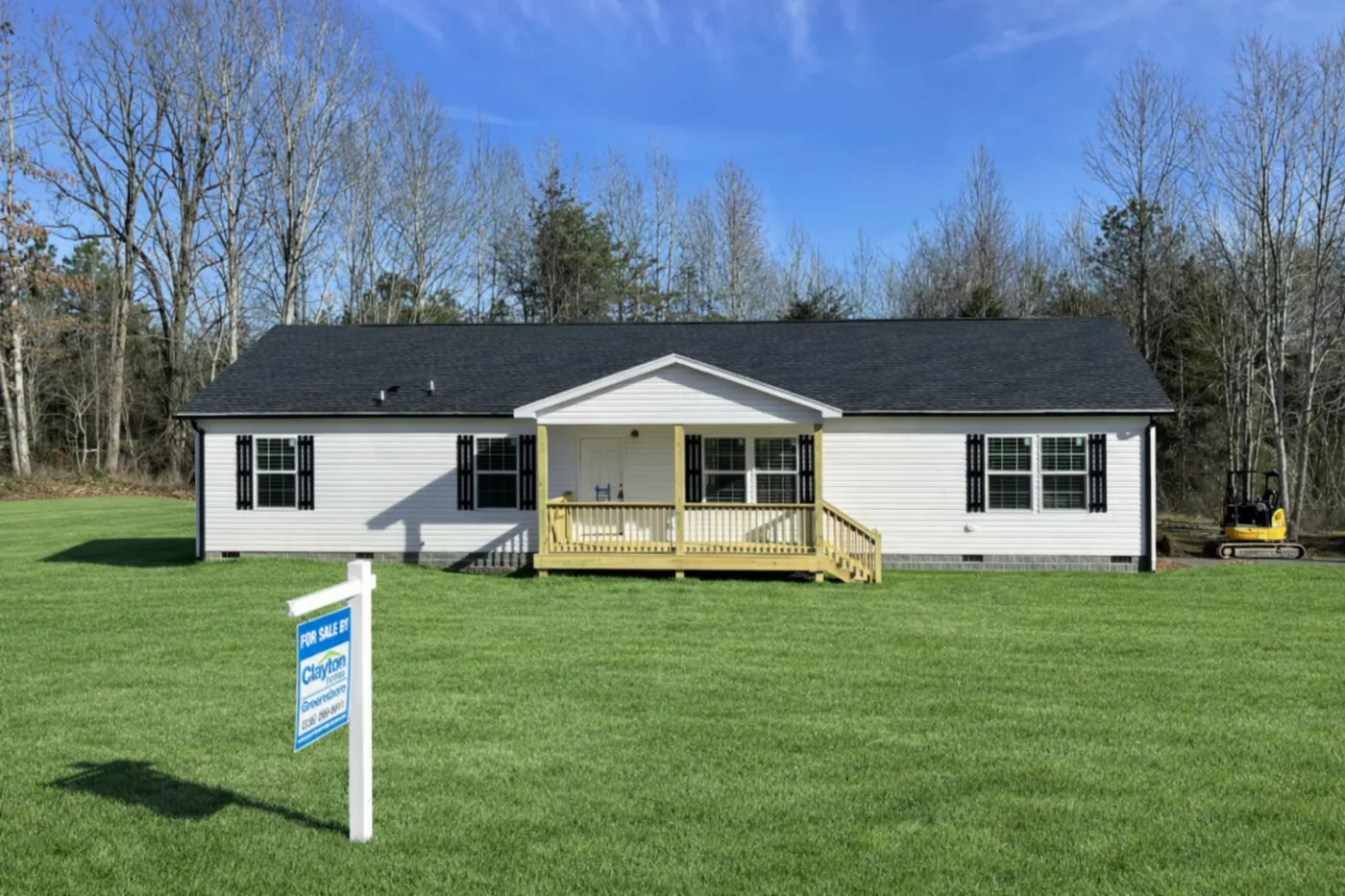 Image includes digitally enhanced grass for illustrative purposes. Actual landscaping may vary.