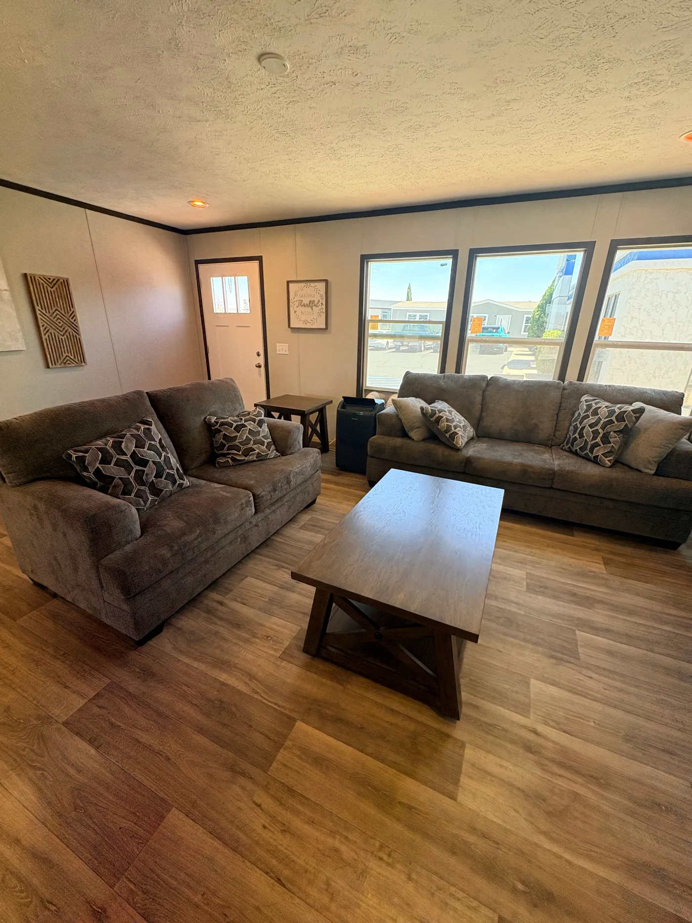 FURNITURE INCLUDED* 