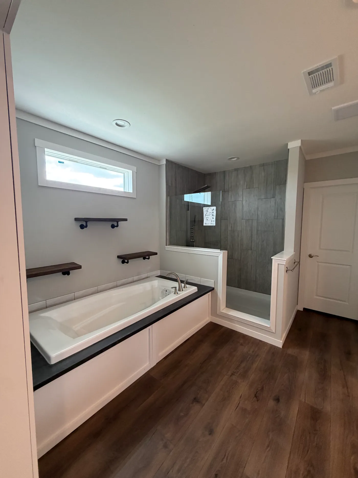 Luxurious soaking tub