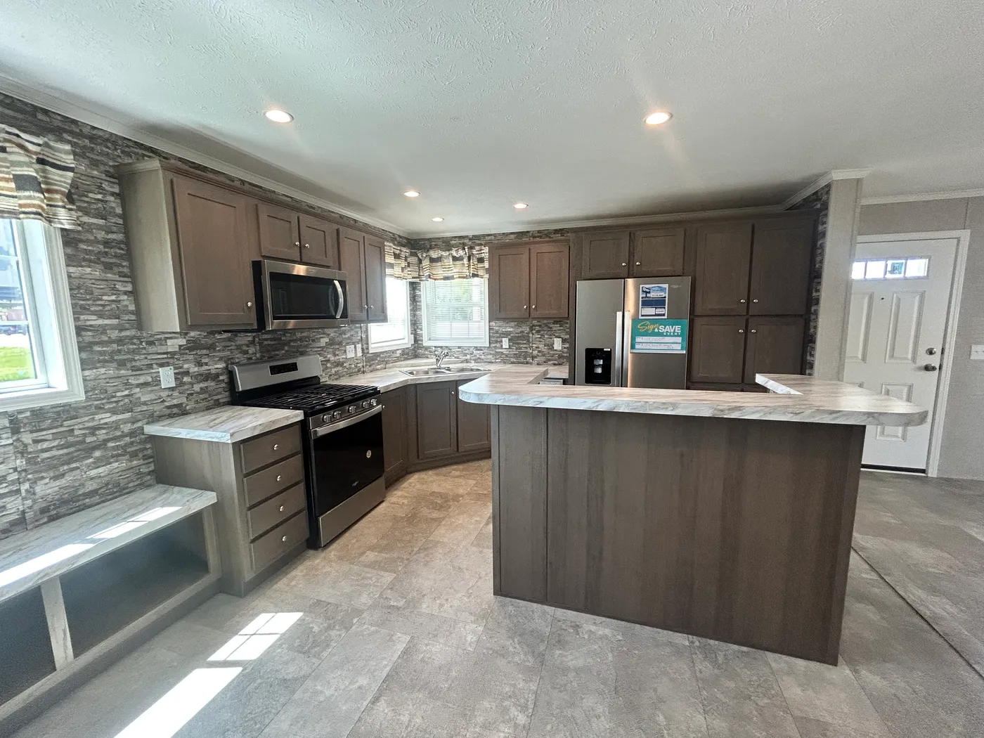Can't have enough photos of the kitchen. 