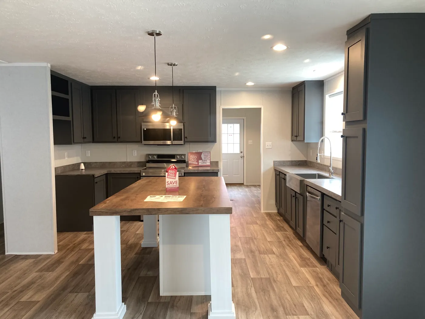 Kitchen with island!