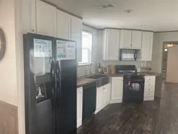 GREAT KITCHEN / DINNING ROOM