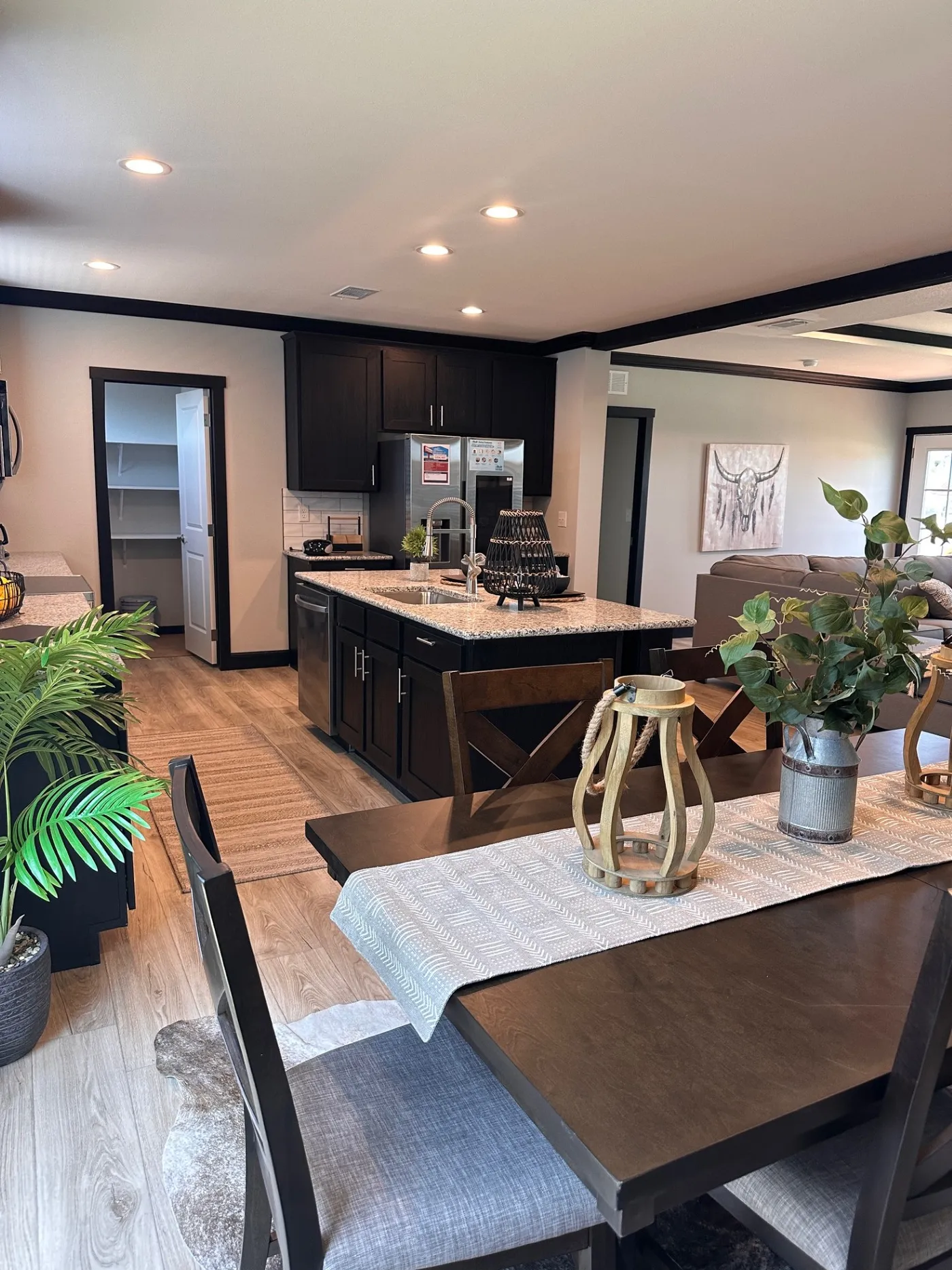kitchen/dining area 