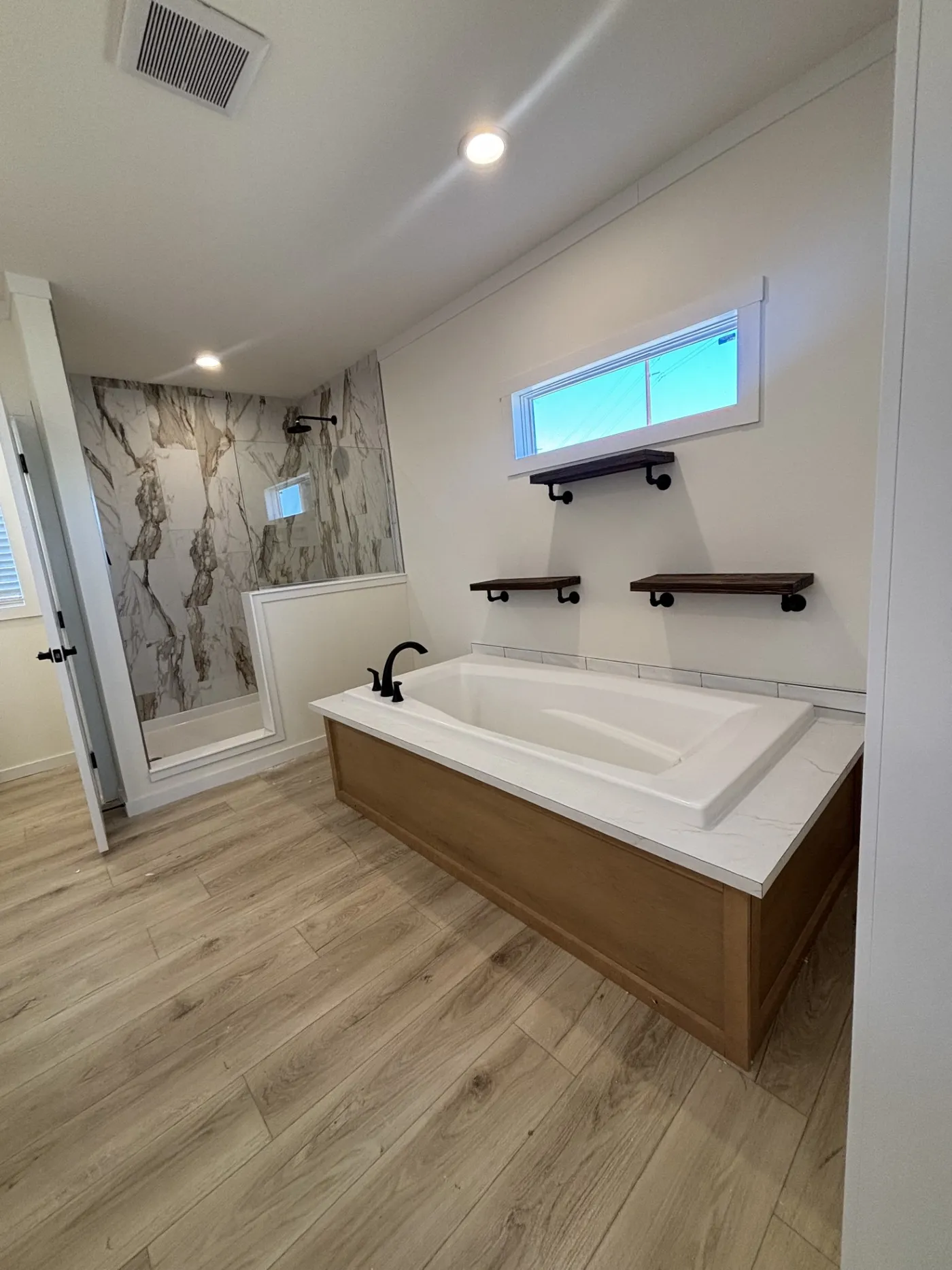 Tub  /  Shower