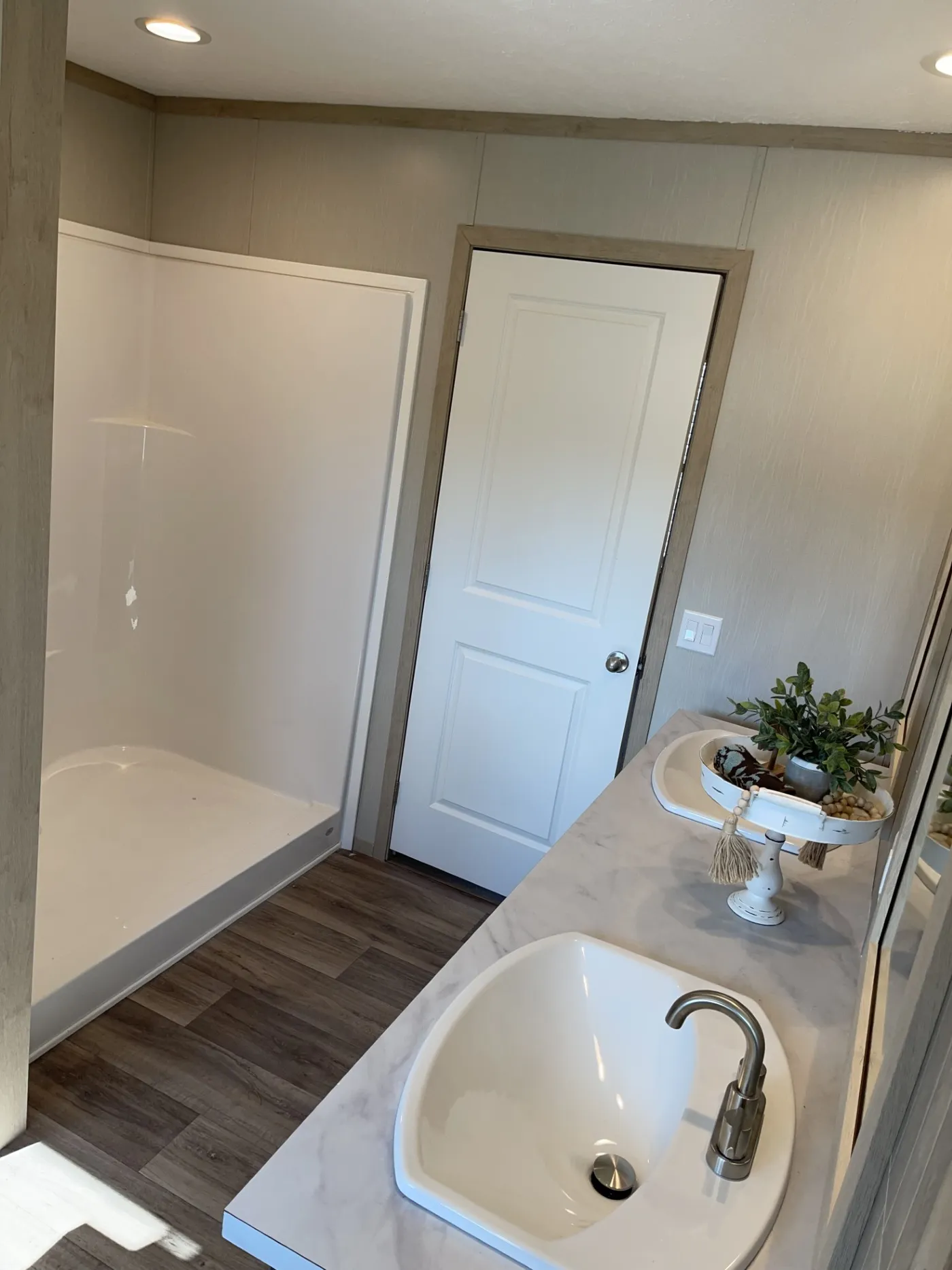 Other angle inside Upgraded Glamour Bath