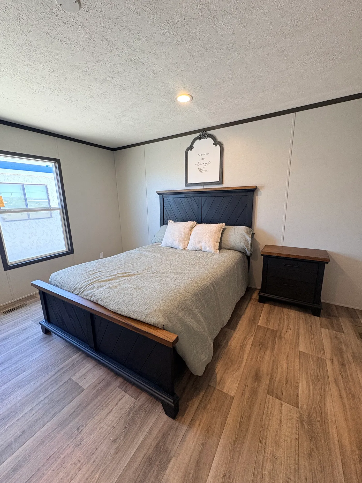 FURNITURE INCLUDED*